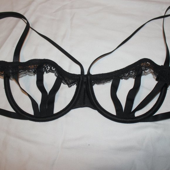 Victoria's Secret Very Sexy Caged Bra - Picture 10 of 13